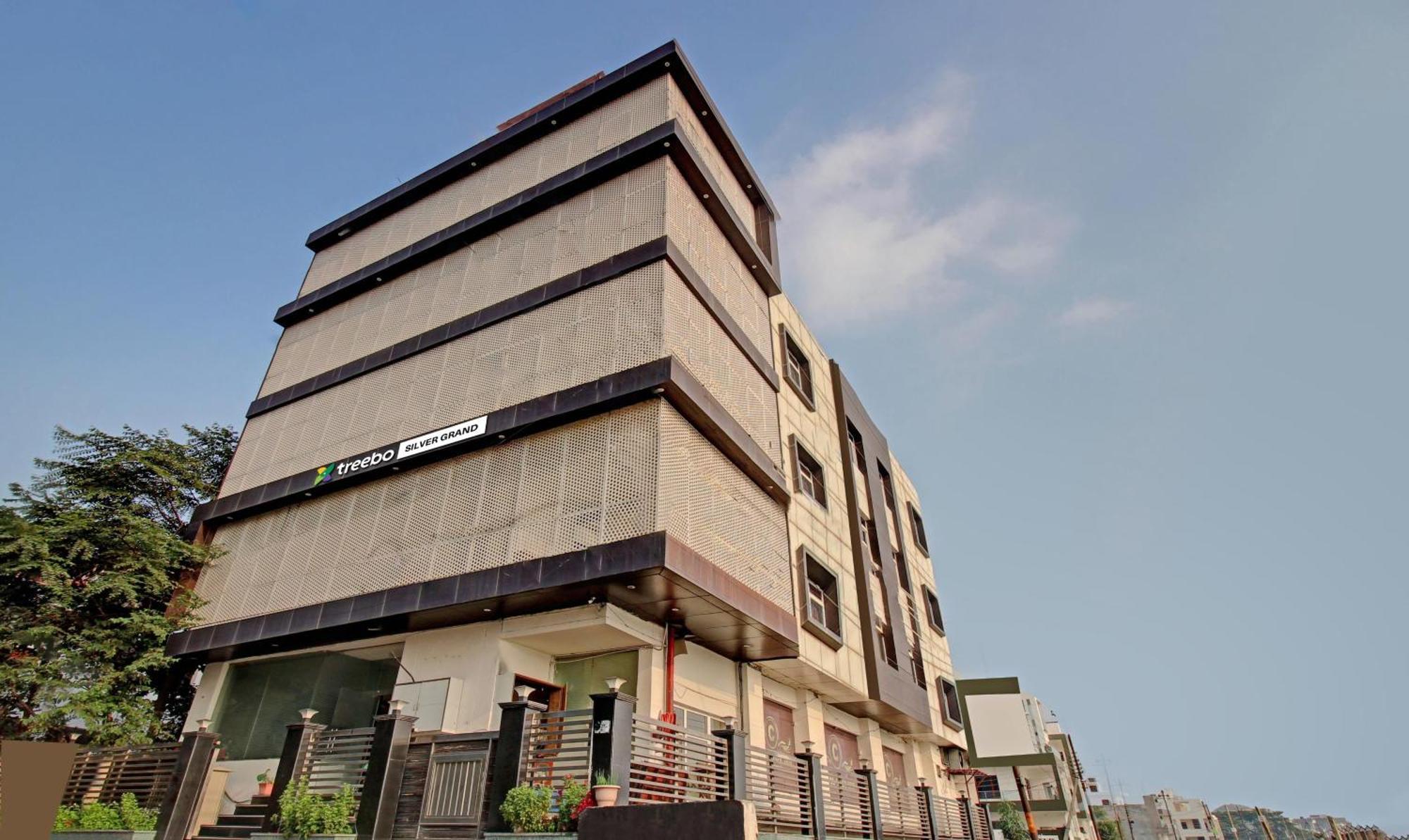 Treebo Silver Grand New Agreement 勒克瑙 外观 照片